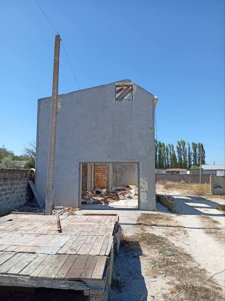 В Раздольненском районе снесли незаконную двухэтажную постройку