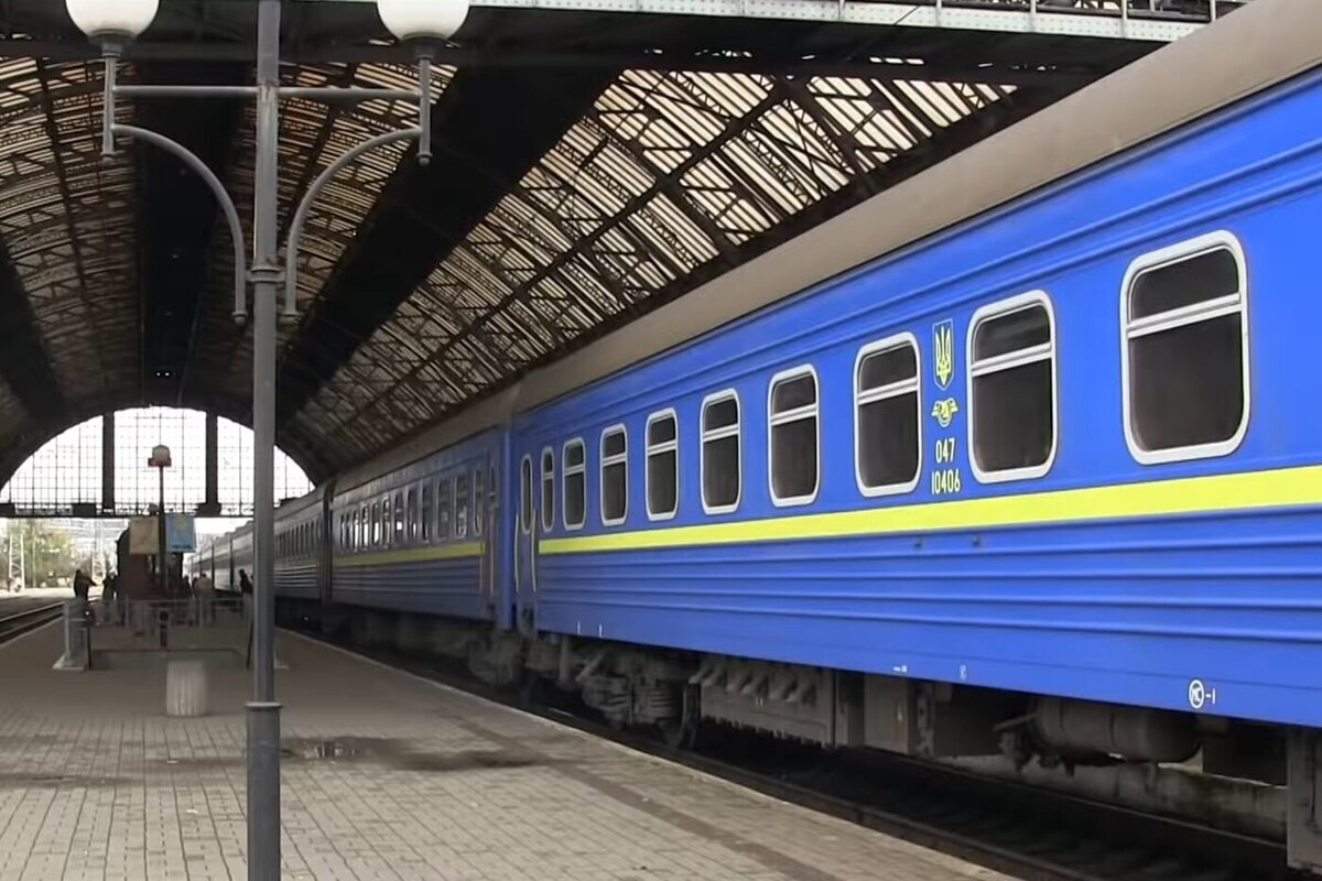 Nočni napad ohromil Ukrajino: ustavljeni vlaki in podzemna železnica