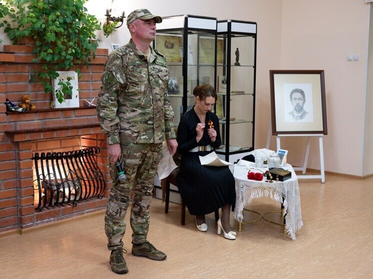 В Серпухове поэтическим моноспектаклем презентовали книгу об СВО