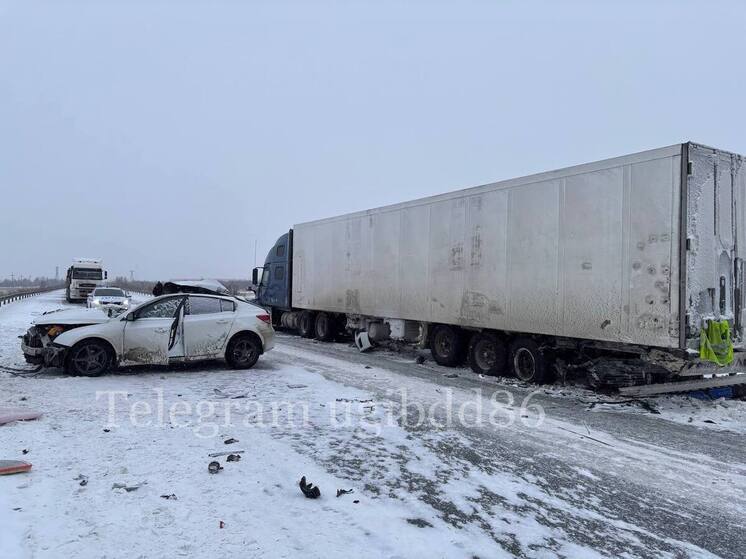 В Югре на подъезде к Сургуту произошла авария со смертельным исходом