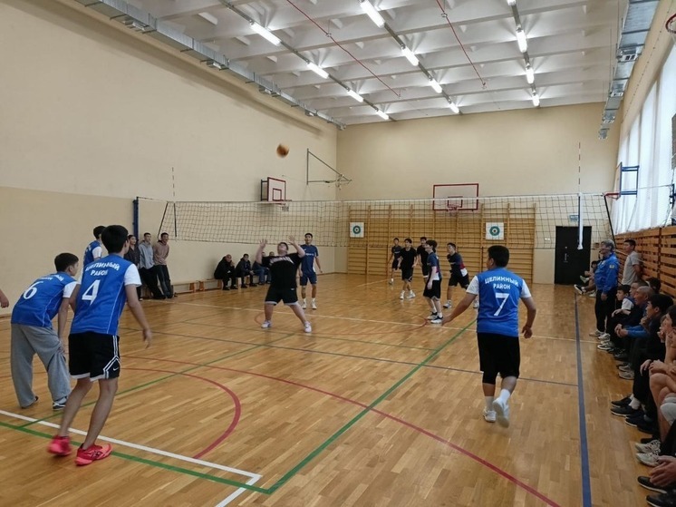 В Калмыкии провели первенство Целинного района по волейболу