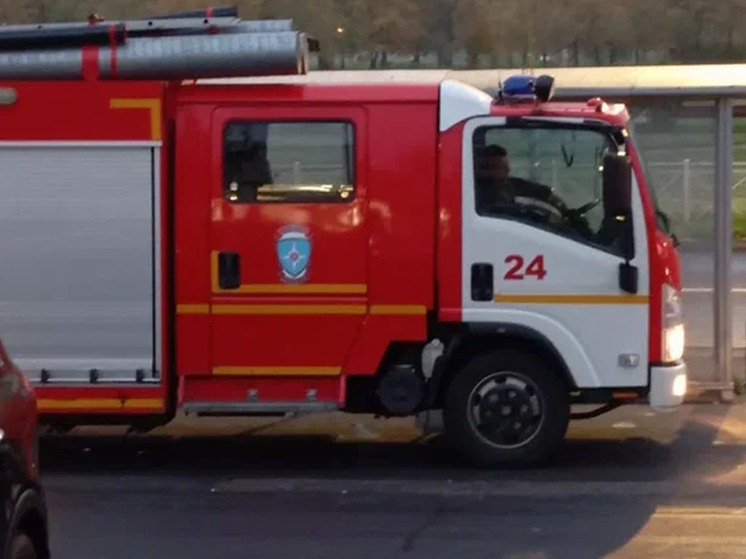В Великом Новгороде 7 ноября загорелись телевизор и легковой автомобиль