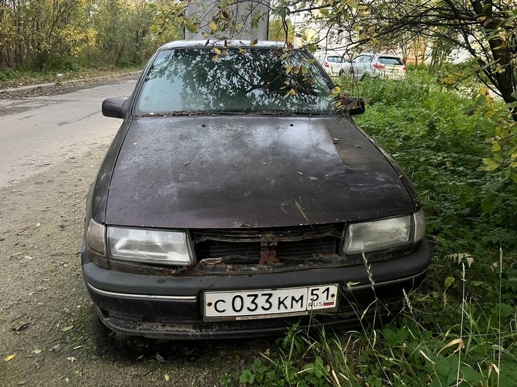 В Североморске разыскивают владельца бордового Opel Vectra