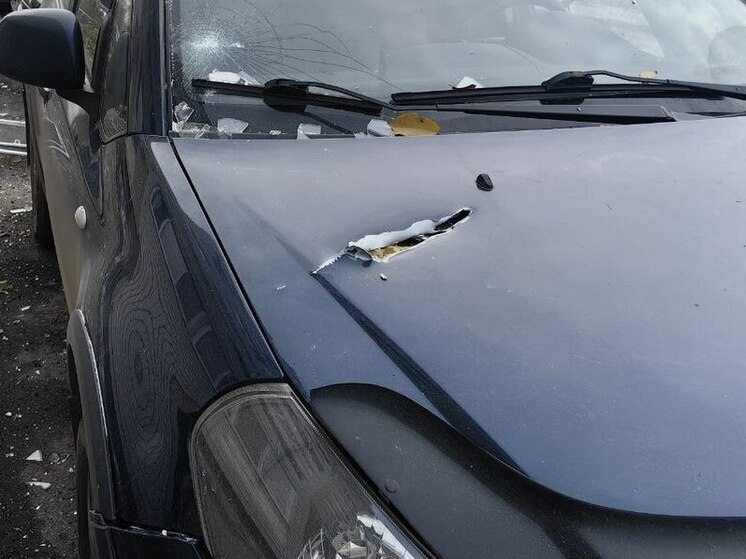 Атака БПЛА на Саратов: опубликованы фото поврежденного дома и автомобиля
