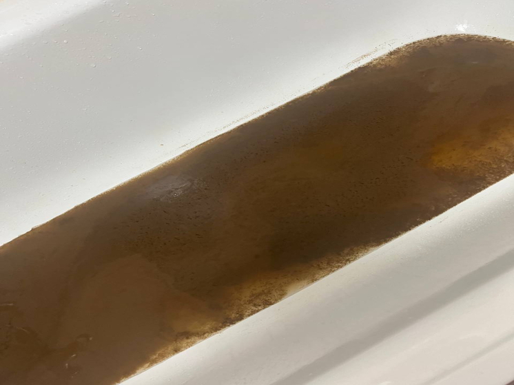 В Ростове жители Левенцовки пожаловались на ржавую воду из кранов