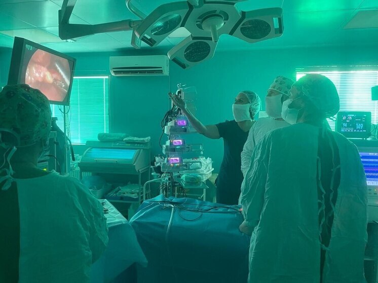 Детские хирурги Республиканской клинической больницы имени Семашко в Симферополе успешно провели уникальную операцию, удалив огромное кистозное образование у новорожденной девочки