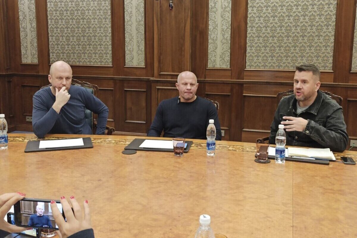 Денис Лебедев будет помогать Емельяненко в подготовке к бою с Крокопом