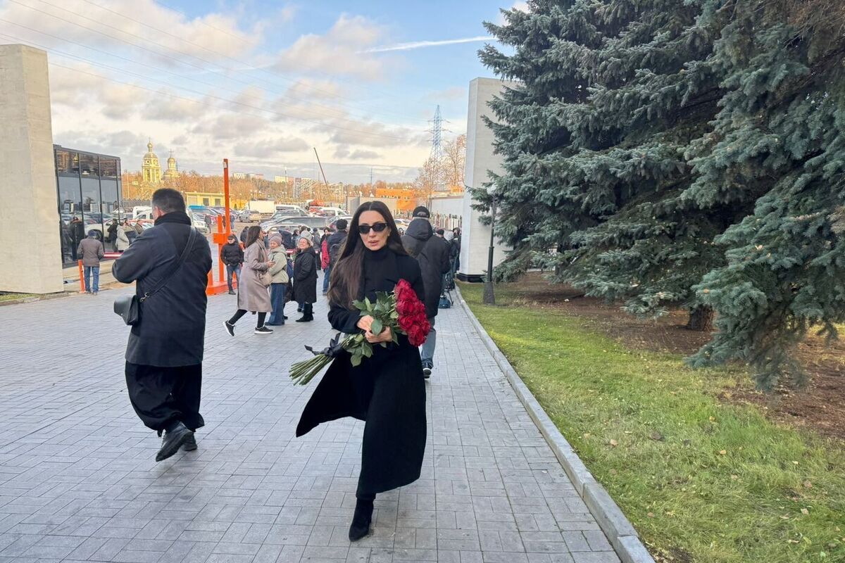 "Переживаю за Лялечку": Зара на прощании с Юрием Николаевым высказала беспокойство по поводу вдовы