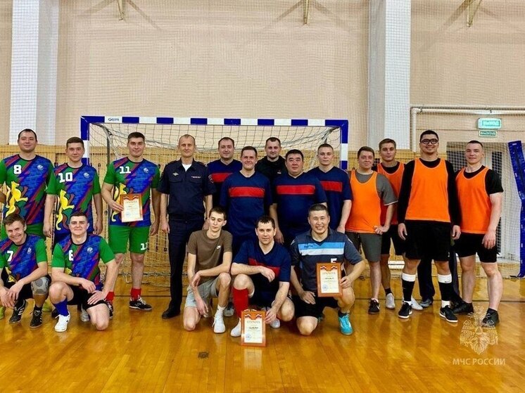 Ишимские огнеборцы приняли участие в турнире по мини‑футболу в честь Дня сотрудника органов внутренних дел