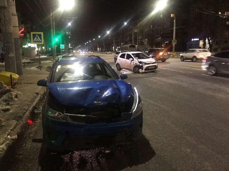 Три машины столкнулись на улице Новосибирской в Воронеже