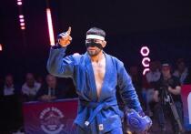 Отечественные атлеты на 49-м чемпионате мира по самбо, который стартовал в пятницу в столице Кыргызстана, мощнейшим катком прошлись по всем противникам в первый день этих международных соревнований, так никому и не дав даже малейшего намека усомниться в том, кто является родоначальником этого вида спорта и продолжает на протяжении многих лет оставаться его гегемоном