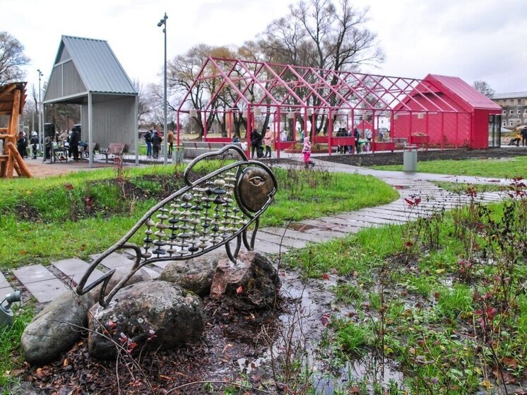 В Старой Руссе открыли после благоустройства набережную Красный берег