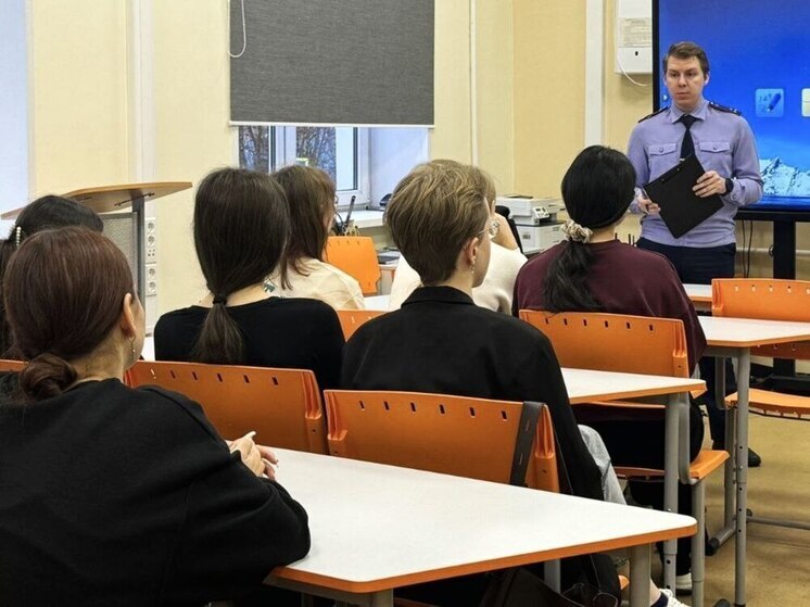 Мурманские студенты узнали про уголовную ответственность и безопасность в интернете