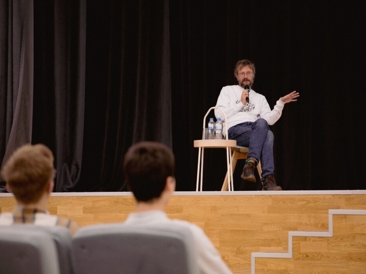 Калининградские школьники задали вопросы доценту МГУ Станиславу Дробышевскому