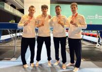 Российскому батутисту Михаилу Заломину уже 32 года, и он искал, как завершить карьеру на высокой ноте. И вот всё получилось! В командных соревнованиях на чемпионате мира в испанской Памплоне россияне Михаил Заломин, Михаил Юрьев, Кирилл Пантелеев и Дмитрий Нартов 7 ноября заняли третье место. Этот пьедестал стал для Заломина той самой жирной точкой, на которой можно уходить под звуки фанфар.  