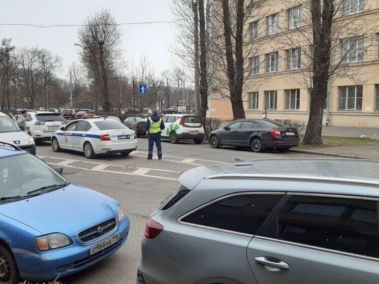 Гурьевские пешеходы получили полезные подарки от ГИБДД