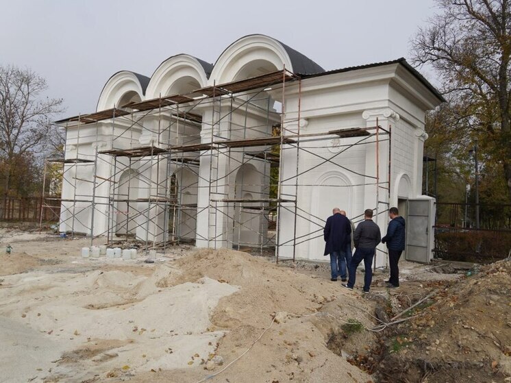 В Керчи идет благоустройство Приморского парка имени Войкова