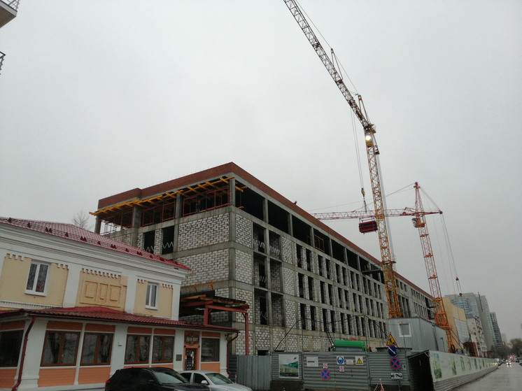 В Перми продолжается строительство гостиницы на Окулова