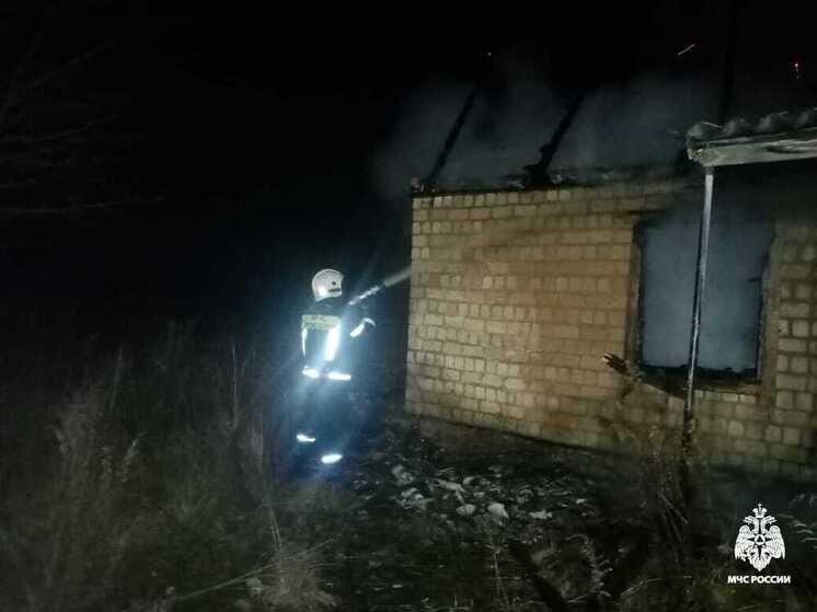 В Верховском районе Орловской области сгорел нежилой дом