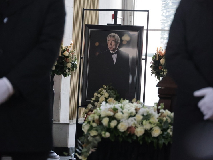 В Москве завершилось прощание с народным артистом России Юрием Николаевым, сообщает РИА Новости