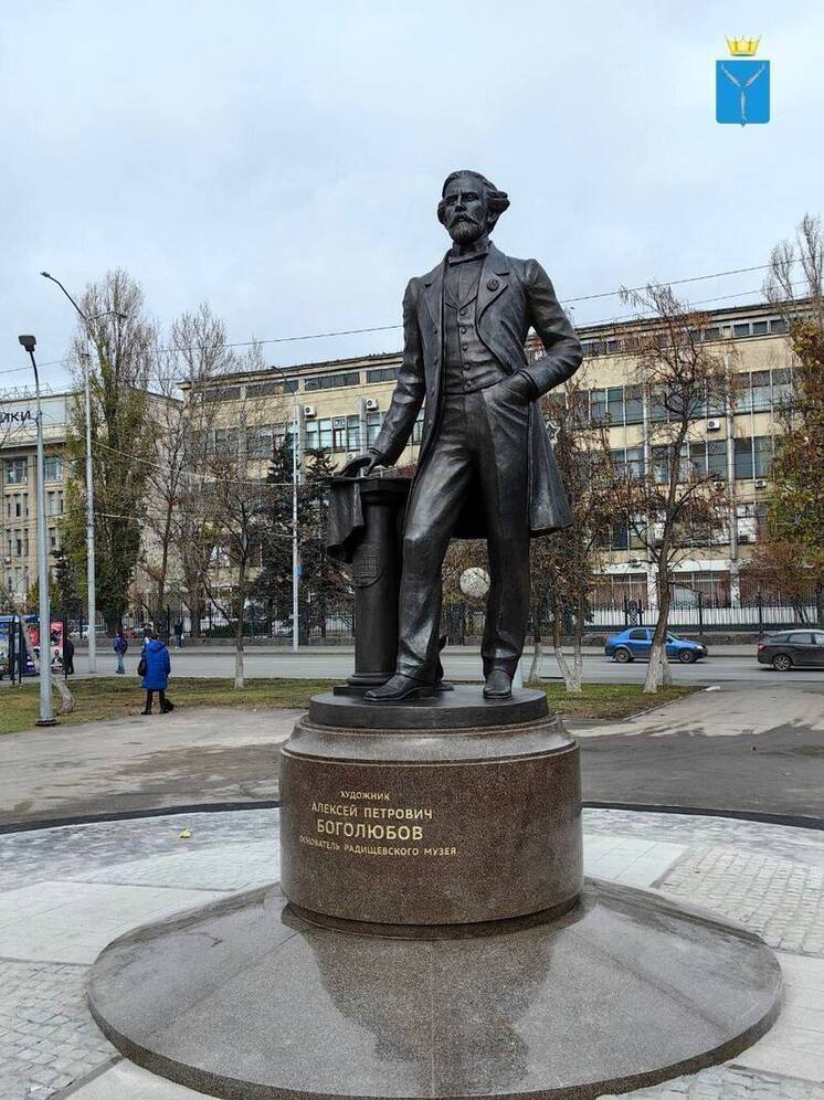 На Театральной площади установили памятник Алексею Боголюбову