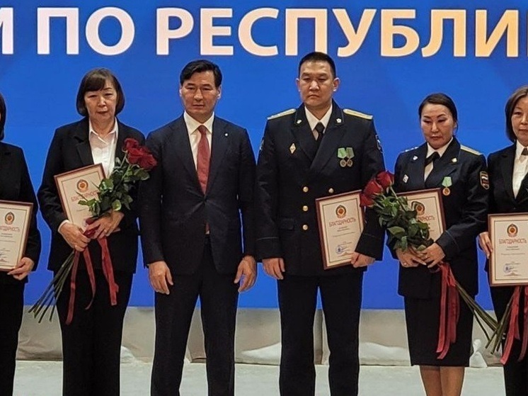 Глава Калмыкии Бату Хасиков поздравил судебных приставов с 160-летием ведомства