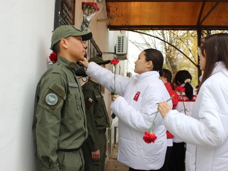 В Калмыкии почтили память погибших сотрудников полиции