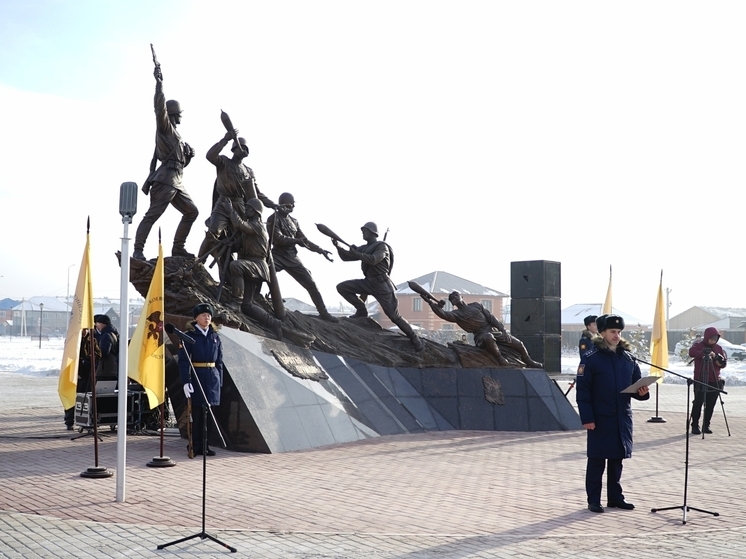 В Кызыле открыли памятник участникам Великой Отечественной войны  братьям Шумовым