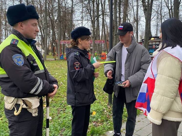 Всем сиять: в Серпухове пешеходам раздают светоотражатели