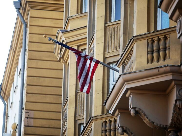 Трамп собирается размещать мигрантов на складах