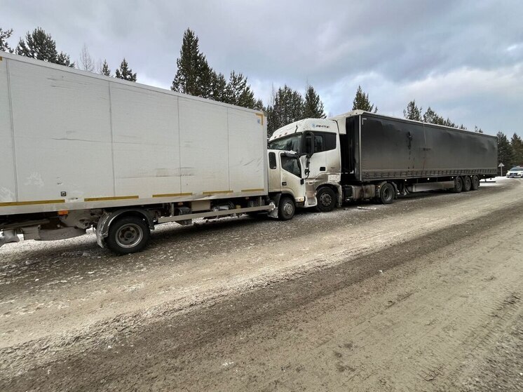 Лобовое столкновение двух большегрузов произошло на трассе в Забайкалье