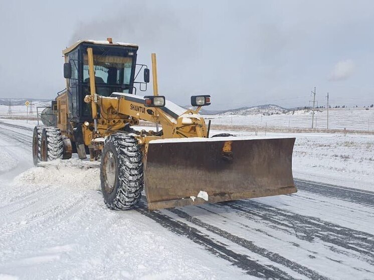 Ликвидация последствий снегопада продолжаются на трассах в Забайкалье