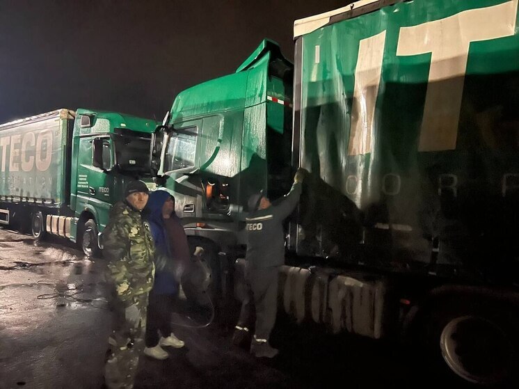 В Уфе помогли при поломке фуры с гуманитарной помощью для бойцов СВО из Бурятии