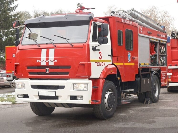 Одноэтажный брусовый дом горел в Асино в минувшие сутки