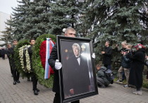      Каждое воскресенье ровно в 11 часов утра жизнь в Советском Союзе замирала