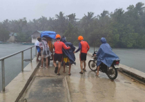 Более 100 000 человек эвакуированы на Филиппинах из-за усиления тайфуна "Фунг-вонг", который превратился в супертайфун