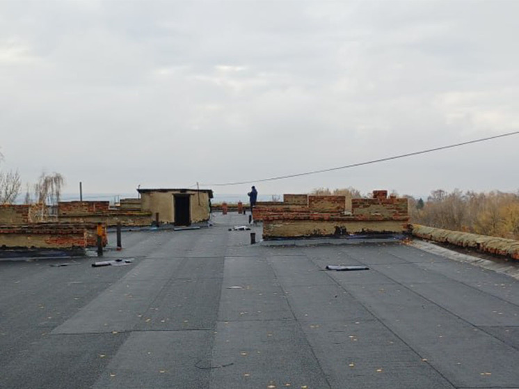 В Сердобске капитально ремонтируют крышу многоквартирного дома в рамках нацпроекта «Семья»