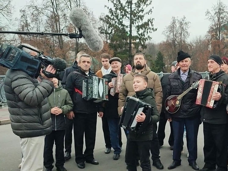 Юный житель Ливен принял участие в программе «Играй, гармонь!»