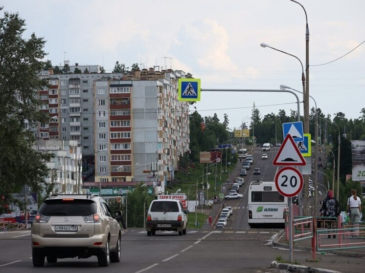 В Усть-Илимске перекрыли проезд для автомобилей по пешеходной дорожке по обращению граждан