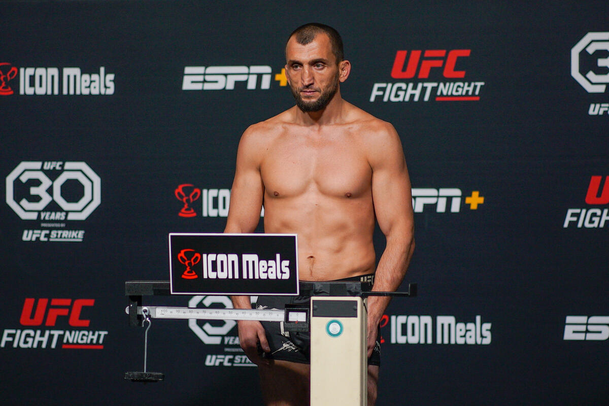 Салихов проиграл Медичу на турнире UFC Fight Night 264