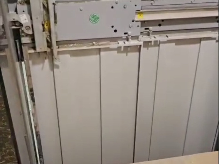 Названа возможная причина инцидента с лифтом в Каспийске, в котором застряли дети