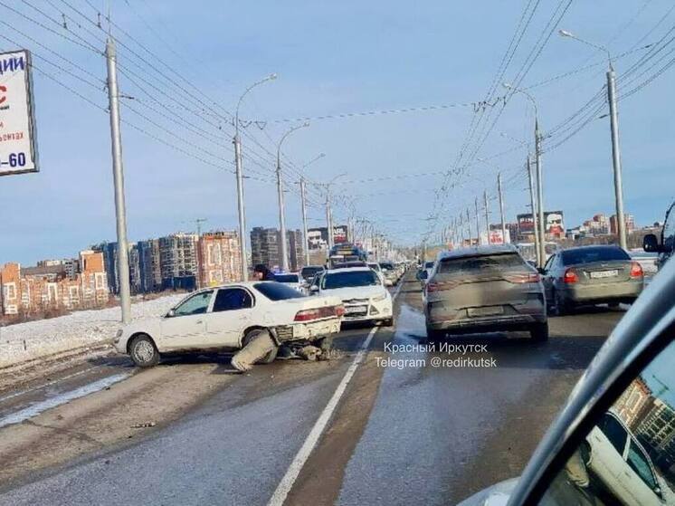 Массовое ДТП на плотине ГЭС в Иркутске: столкнулись три автомобиля