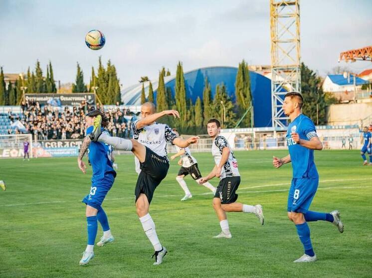 «Севастополь» обыграл «Кубань Холдинг» и укрепил лидерство в чемпионате по футболу