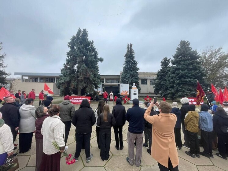 В Каланчакском округе открыли памятник Ленину, демонтированный в 2016 году
