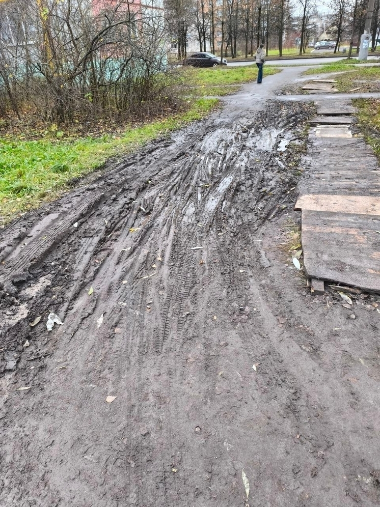 Ивановцы пожаловались на дорогу, по которой невозможно пройти