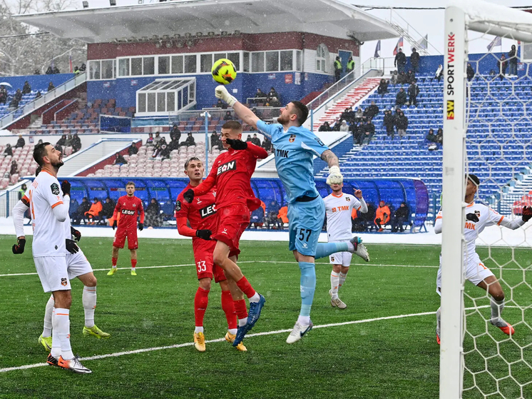 Лидер приехал и выиграл: «СКА-Хабаровск» проиграл «Уралу» со счетом 0:2