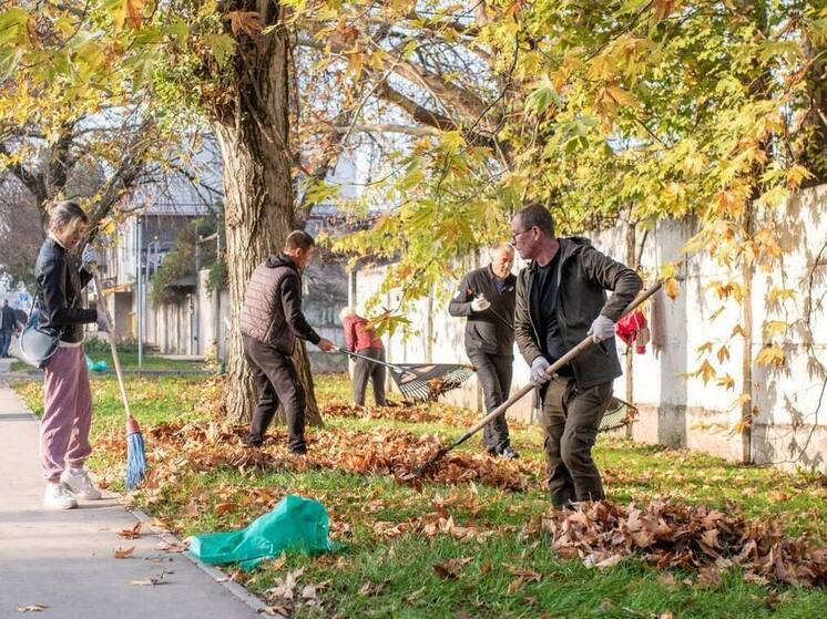 Более 250 симферопольцев приняли участие в общегородском субботнике