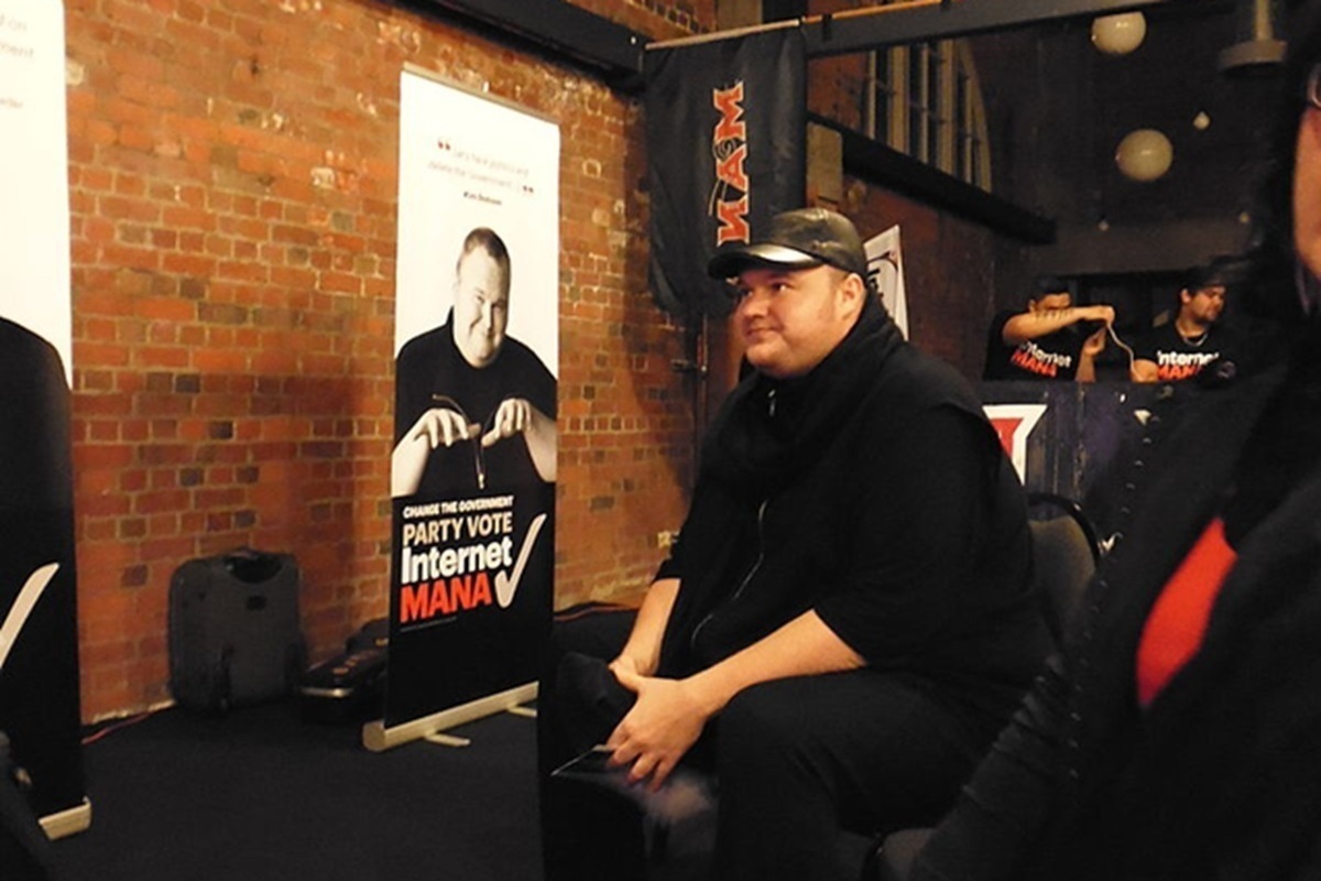 Kim Dotcom poziva k mirovnim pogajanjem zaradi energetskega kriza v Ukrajini