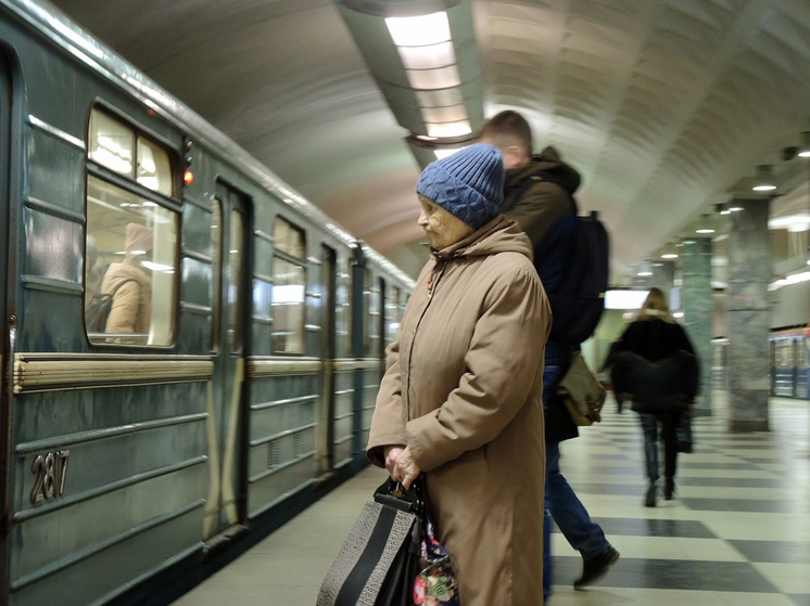 В метро Ташкента появились мини-библиотеки