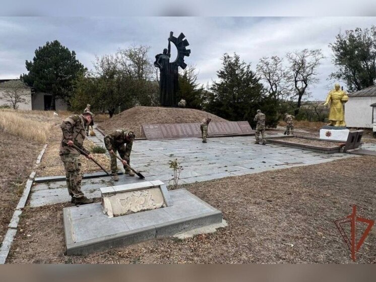 Росгвардейцы восстановили мемориал воинам-освободителям в Запорожской области